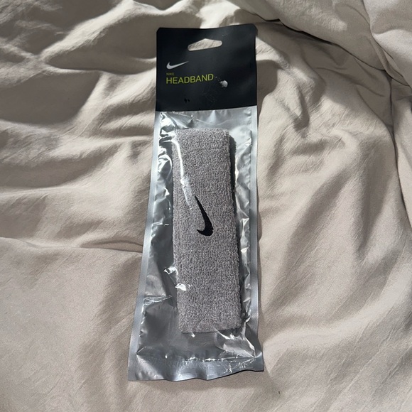 Nike || NIB || Unisex Grey Swoosh Headband - Picture 2 of 5
